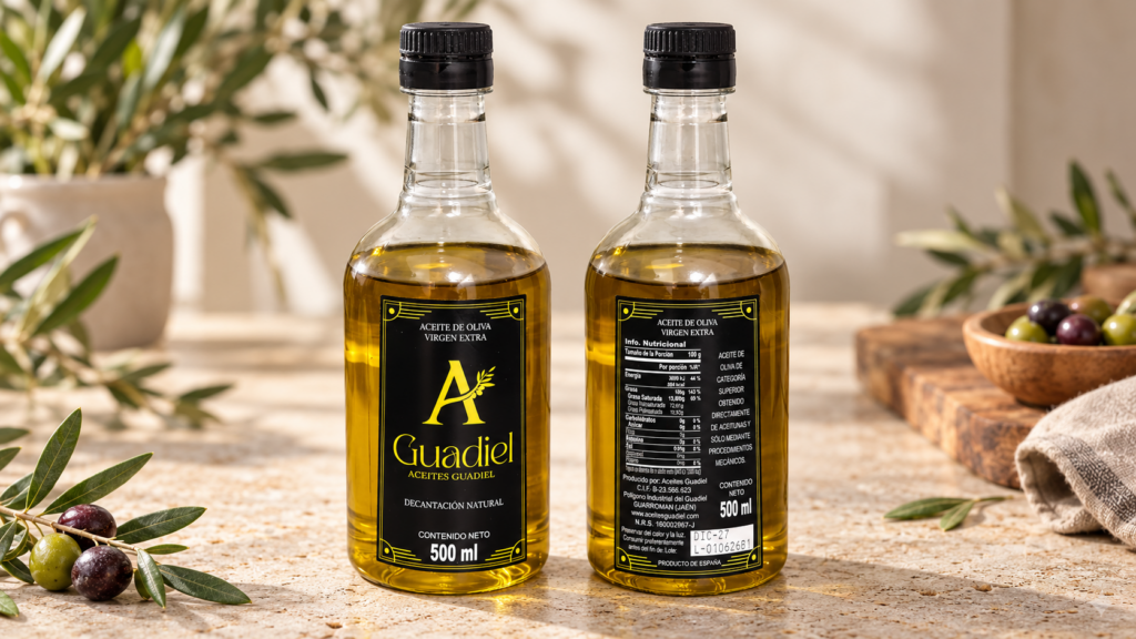 Botellas de aceite de oliva virgen extra Guadiel mostrando la etiqueta frontal y la información de la contraetiqueta